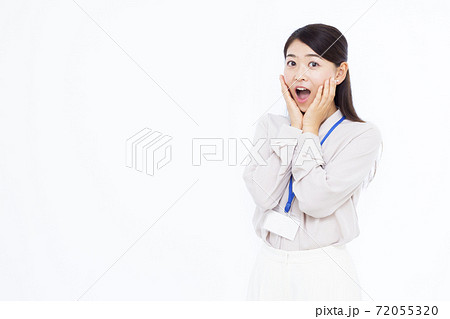 30代女性 ビジネス オフィスカジュアル ポートレート 72055320