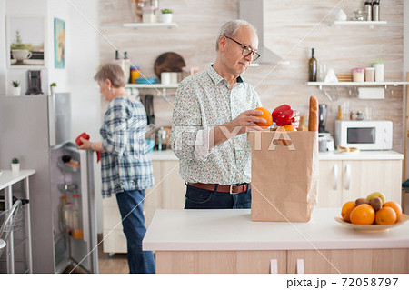 Ariving from supermarket 72058797