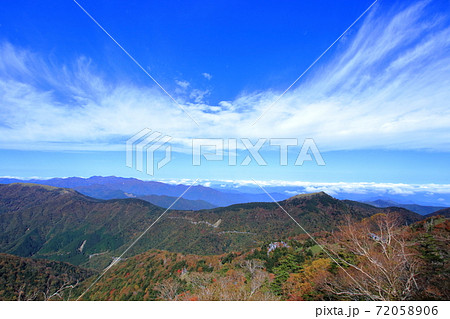 剣山からの眺め　丸笹山方面　紅葉　（徳島県） 72058906