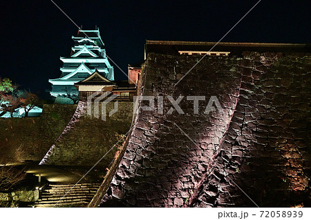 熊本市　復旧進む熊本城　ライトアップ 72058939