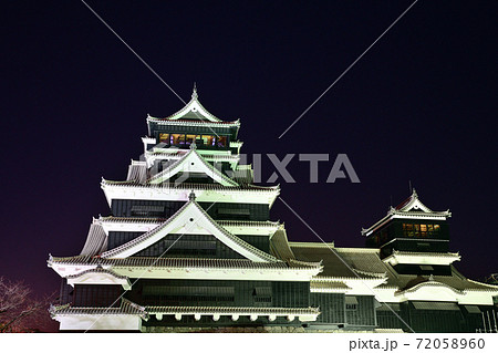 熊本市　復旧進む熊本城　ライトアップ 72058960