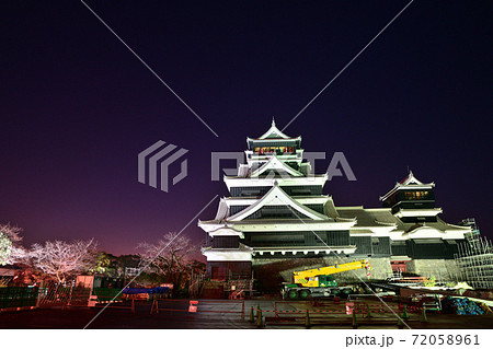 熊本市　復旧進む熊本城　ライトアップ 72058961