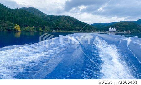 秋田県田沢湖の水面 秋田県田沢湖の水面 72060491