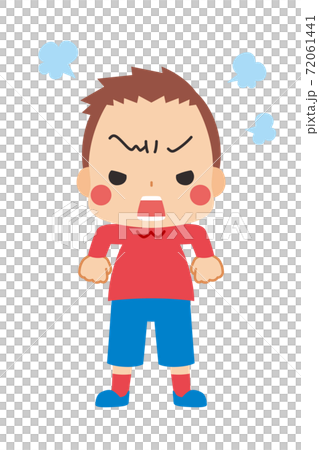 肩を怒らせプンプンと文句を言うご立腹の可愛い小さな男の子 72061441