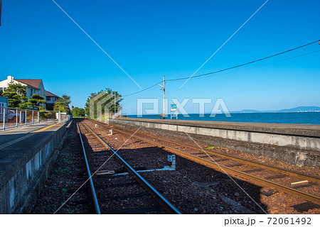 海と駅舎と青空 大三東駅 海と駅舎と青空 大三東駅 72061492