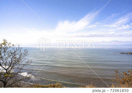 米山大橋付近の道路から見た日本海の眺め 72061850