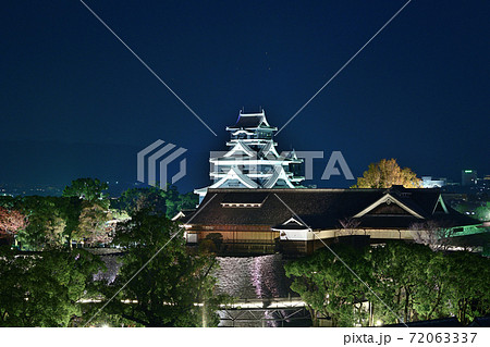 熊本市　復旧進む熊本城　ライトアップ 72063337