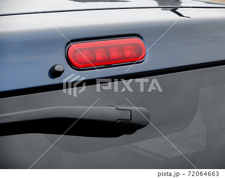 バックドアに設置されたハイマウントストップランプ バックドアに設置されたハイマウントストップランプ 72064663