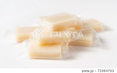 パックされた角餅 包装された四角い餅 東の角餅 個包装の切り餅 複数のもち パックされた角餅 包装された四角い餅 東の角餅 個包装の切り餅 複数のもち 72064703