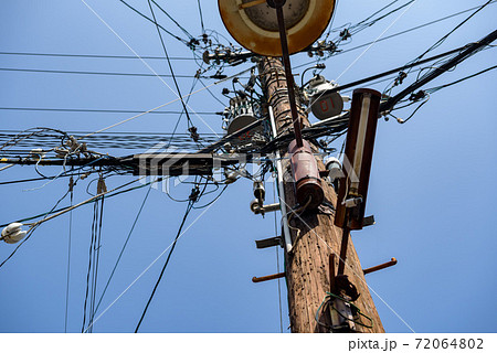 木製の電信柱 木製の電信柱 72064802