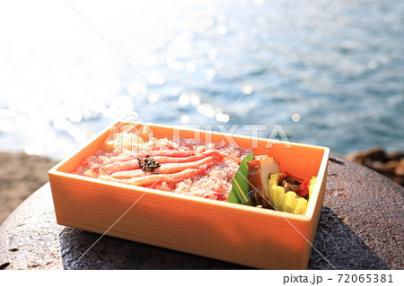 おいしい紅ズワイガニのカニ寿司 72065381