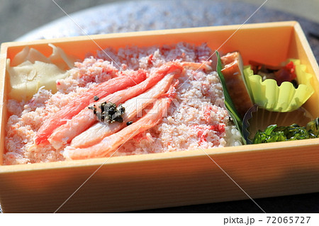 おいしい紅ズワイガニのかに寿司 72065727