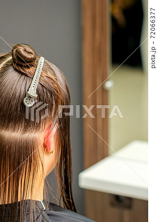 Divided women hair in sections 72066377
