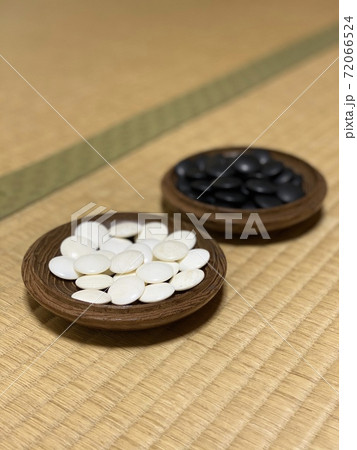 二色の碁石 72066524