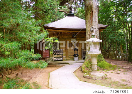 高野山　奥の院　厳密堂　（ 和歌山県 伊都郡 高野町 ） 72067392