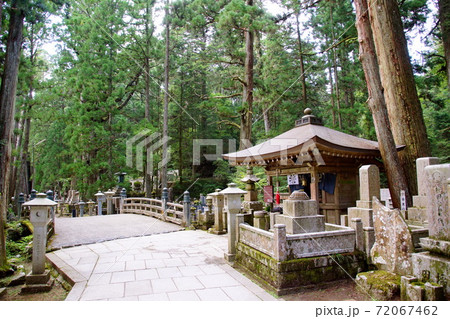 高野山　奥の院　汗かき地蔵　中の橋　（ 和歌山県 伊都郡 高野町 ） 72067462