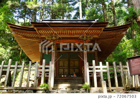 高野山 奥の院 上杉謙信 廟 ( 和歌山県 伊都郡 高野町 ) 高野山 奥の院 上杉謙信 廟 ( 和歌山県 伊都郡 高野町 ) 72067503