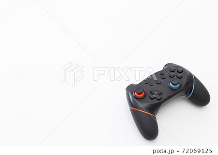 ゲームのコントローラー ゲームのコントローラー 72069125