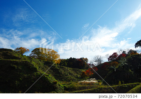 秋の月山富田城跡 … 島根県 安来市 天候:晴れ 秋の月山富田城跡 … 島根県 安来市 天候:晴れ 72070534