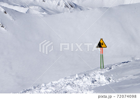 Warning sign before snow off piste slope for freeriding Warning sign before snow off piste slope for freeriding 72074098