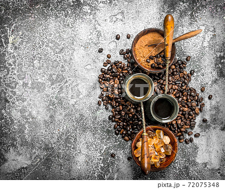 Fresh coffee in the Turks. 72075348