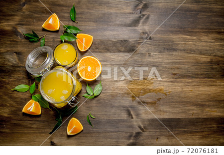 Freshly squeezed orange juice in a jar with bits of around. 72076181