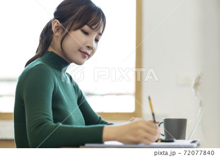 Business woman, WFH 72077840