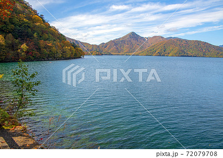 中禅寺湖　歌ヶ浜付近からの景色　紅葉景色　秋景色　　 72079708