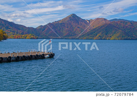 中禅寺湖　歌ヶ浜付近からの景色　紅葉景色　秋景色　　 72079784