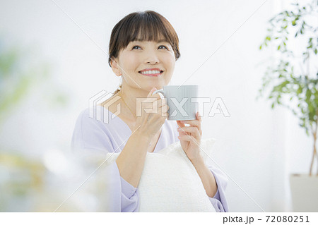 50代女性 リビング 50代女性 リビング 72080251