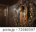 クリスマスリース 72080397