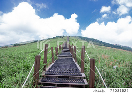 山 登山 アウトドア 72081625