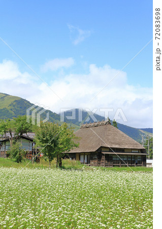 千国街道　初秋の山里　牛方宿 72083698