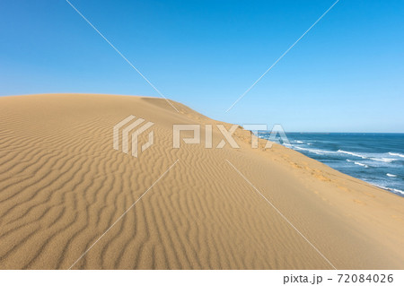 砂嵐が終わった後の鳥取砂丘 72084026