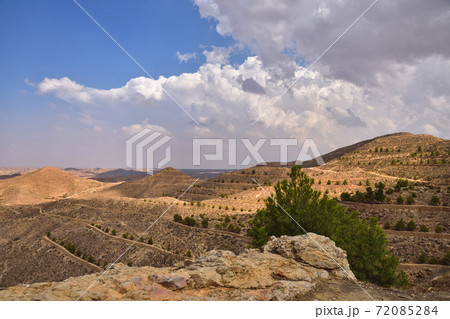 view from the top to the tops of the desert Atlas mountains view from the top to the tops of the desert Atlas mountains 72085284