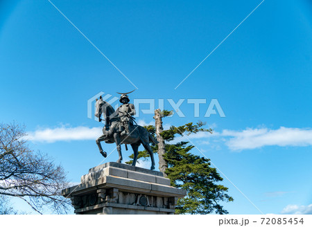 青葉城址、青空の伊達政宗騎馬像　宮城仙台 72085454