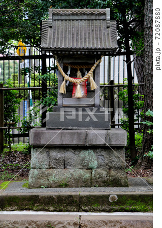 東京都大田区南千束にある洗足池公園 南洲西郷先生留魂祠を正面から縦位置で撮影 東京都大田区南千束にある洗足池公園 南洲西郷先生留魂祠を正面から縦位置で撮影 72087880