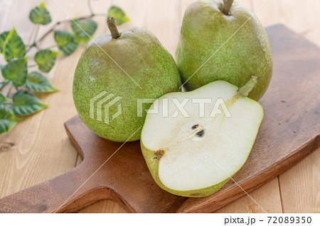 テーブルの上の洋梨 テーブルの上の洋梨 72089350