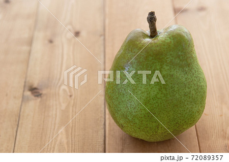 洋梨とコピースペース 72089357