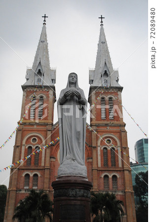 ベトナム、ホーチミン、サイゴン大教会（聖母マリア教会） 72089480