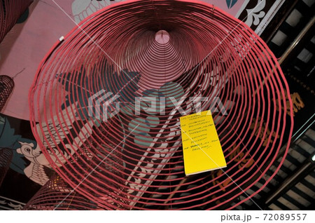 ベトナム、ホイアン、福建会館、大きな渦巻き線香 72089557