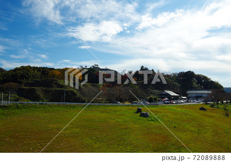 秋の月山富田城跡 … 島根県 安来市 天候:晴れ 秋の月山富田城跡 … 島根県 安来市 天候:晴れ 72089888