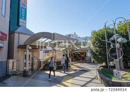 都市風景 成増駅北口前の人通り 東京都板橋区 都市風景 成増駅北口前の人通り 東京都板橋区 72089934