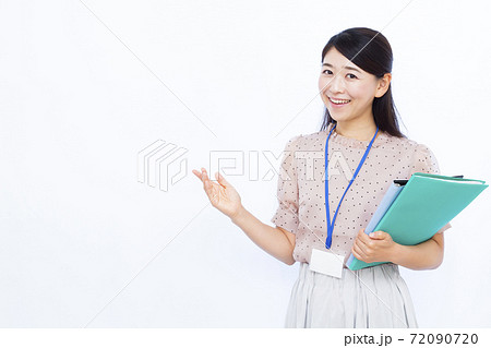 30代女性 ビジネス オフィスカジュアル 白バック 30代女性 ビジネス オフィスカジュアル 白バック 72090720