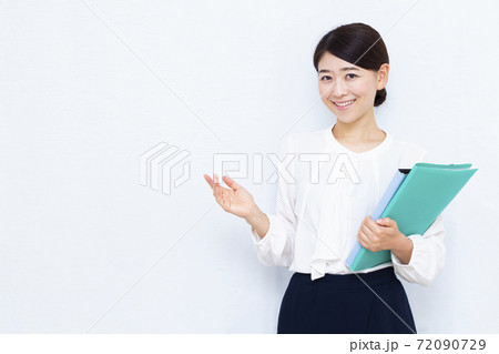 30代女性 ビジネス オフィスカジュアル 72090729