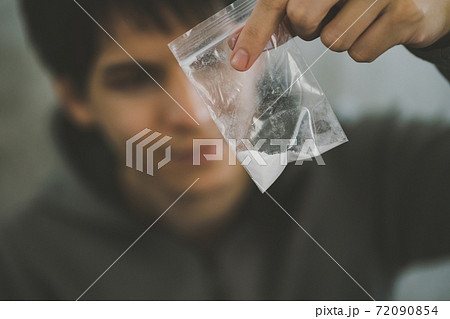 ドラッグ 72090854