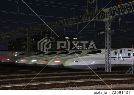 夜の博多総合車両所にて 72091437