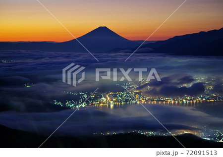 高ボッチ山からの諏訪湖ごしの富士山 72091513