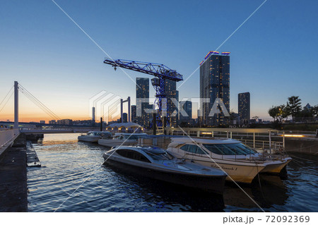 東京 豊洲 アーバンドックの夜景 東京 豊洲 アーバンドックの夜景 72092369