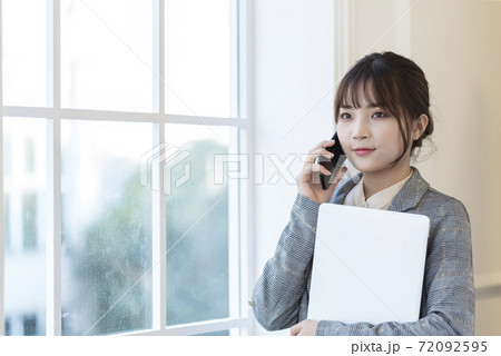 Business woman smartphone 72092595